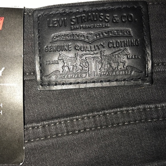 Super sass metal studded Levi’s skinny jeans - Picture 5 of 8